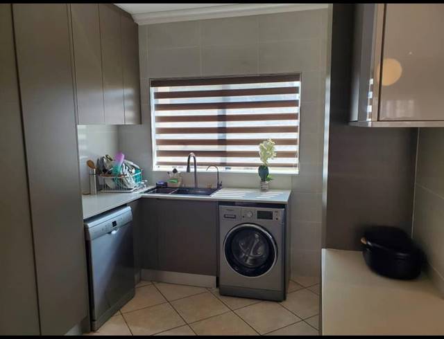 3 BEDROOM HOUSE FOR SALE IN HEUWELSIG ESTATE